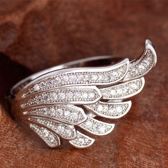 Jewelry - NEW silver CZ angel wing ring size 7
